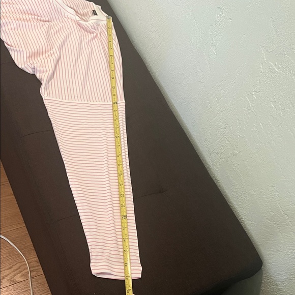 ( 0410) Cabi Light Pink and White Striped V-Neck Top - Picture 5 of 9